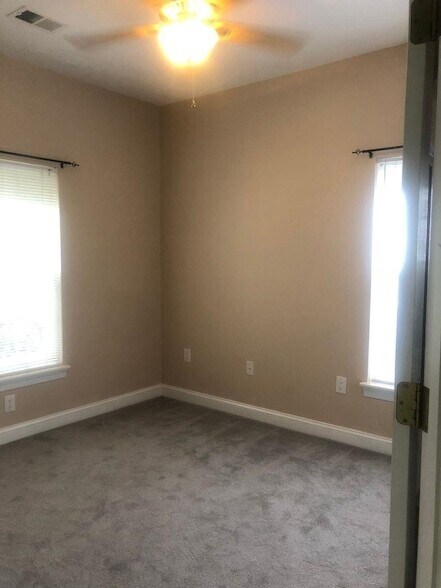 Building Photo - 5090 Windsor Green Way