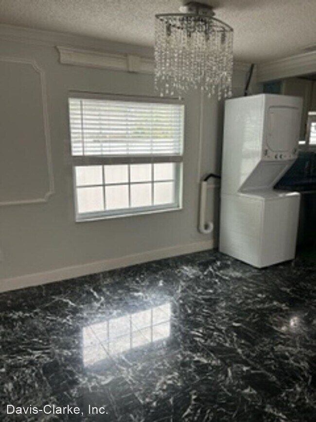 Foto del edificio - 2 br, 1.5 bath House - 5646 Townhouse Drive