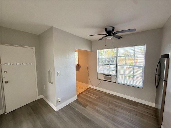 Foto del edificio - 6940 Bay Dr