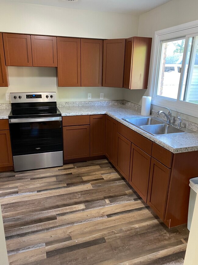 Foto del edificio - 422 Theodore Dr