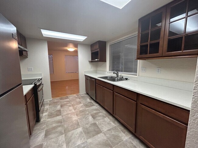 Foto del edificio - 5888 Shannon Ave