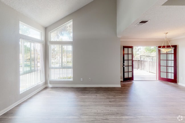 3HAB, 2,5BA - 1426 ft² - Canyon Crest Views Apartments