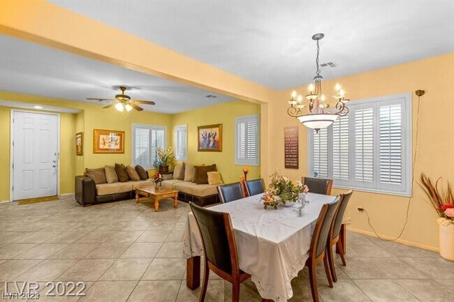 Foto del edificio - 6737 Kyle Stewart Ct