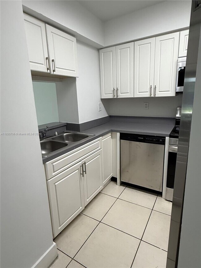 Foto del edificio - 8215 SW 152nd Ave