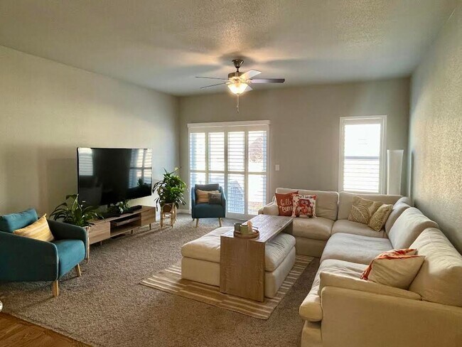 Foto del edificio - Beautiful 3 BD 2.5 BA Single Family Home, Built in 2019, Close to Downtown and Ft. Carson