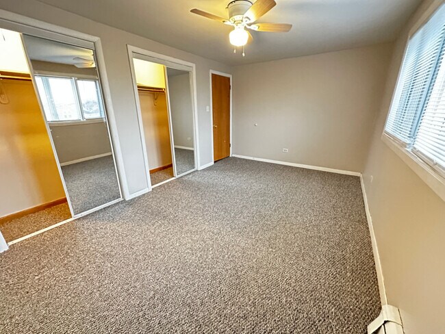 Building Photo - 5727 S Kenton Ave