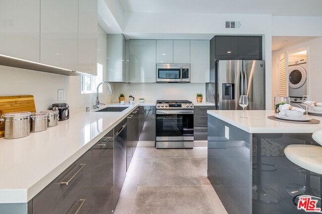 Building Photo - 214 Westmoreland Ave