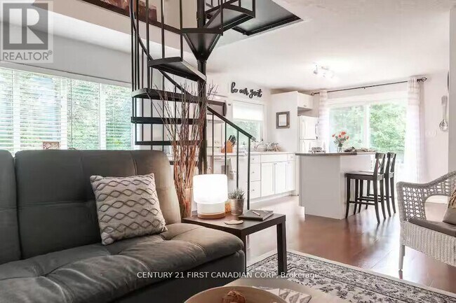 Photo du bâtiment - 705 Conservation Dr