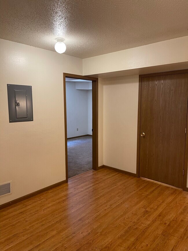 Building Photo - 131 E Davenport St