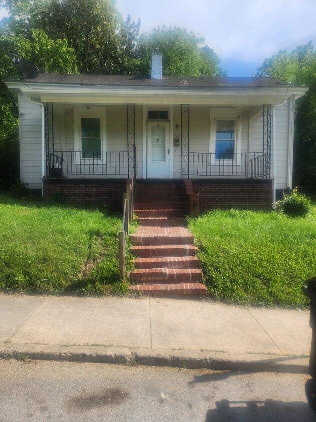Primary Photo - 239 Baugh St