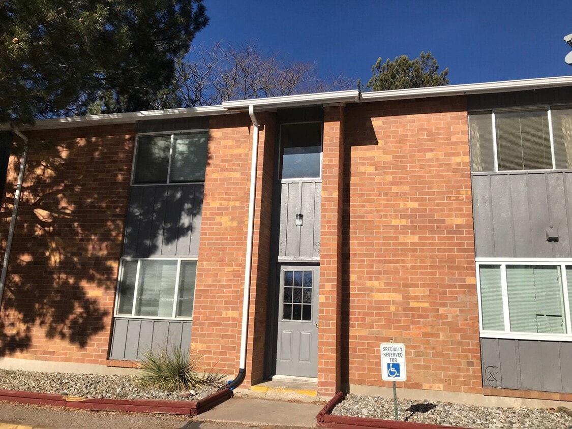 Newly remodeled 1 bed, 1 bath condominium available! - Newly remodeled 1 bed, 1 bath condominium available!