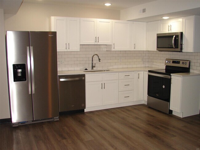 Building Photo - 333 S Kansas St