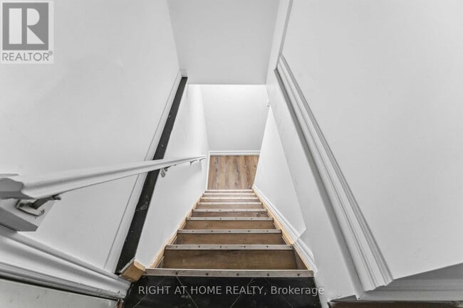 Building Photo - 2160 Queensgrove Rd