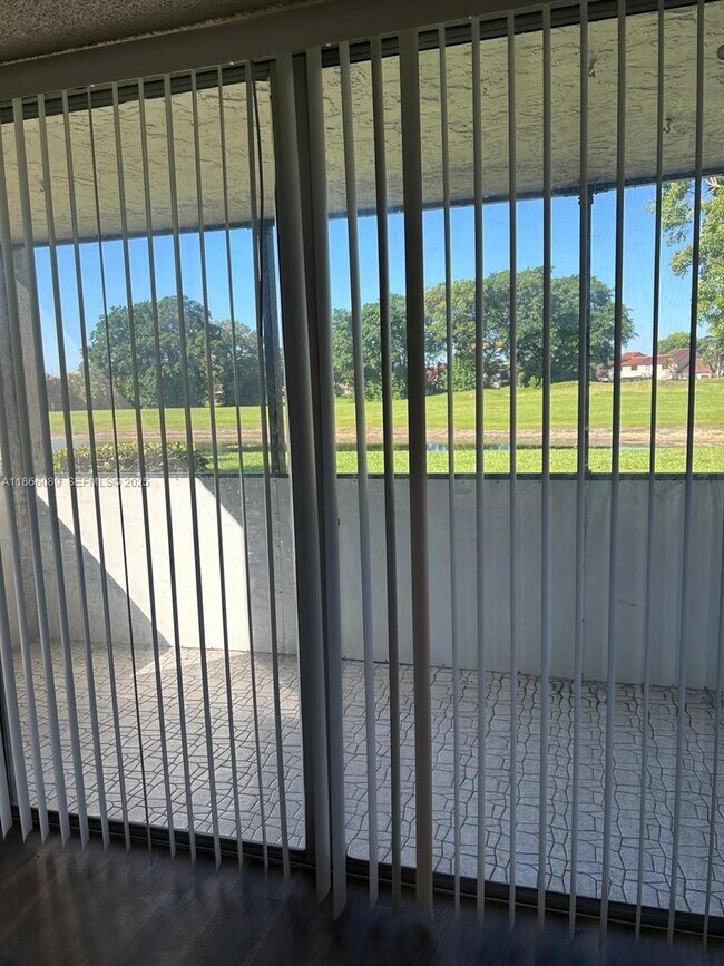 Foto del edificio - 3671 Environ Blvd