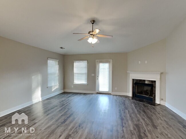Foto del edificio - 566 Waterford Ln