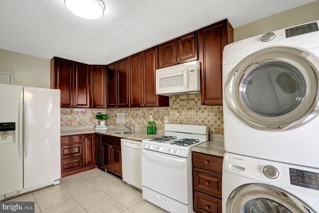 Building Photo - 3705 S George Mason Dr
