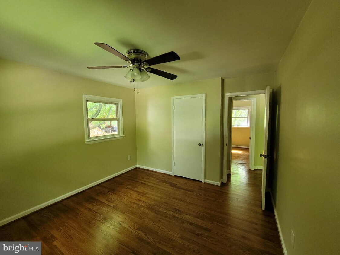 Foto principal - 8902 Sylvania St
