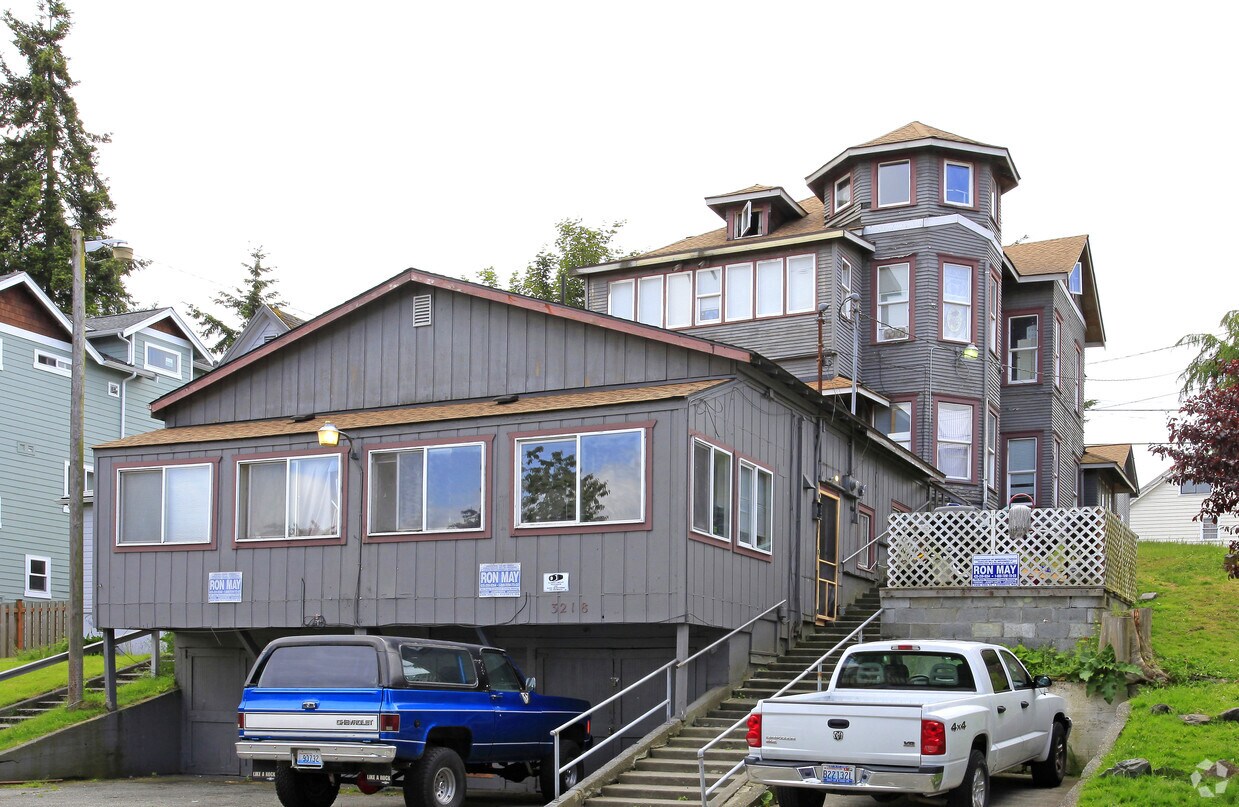 Primary Photo - Eastview Apartments