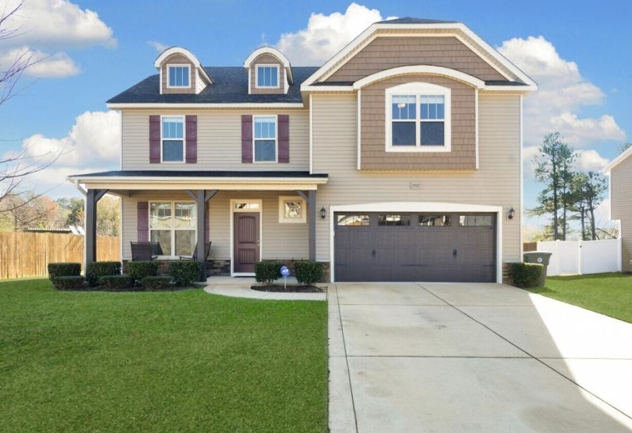 Primary Photo - Beautiful and spacious 4 bedroom