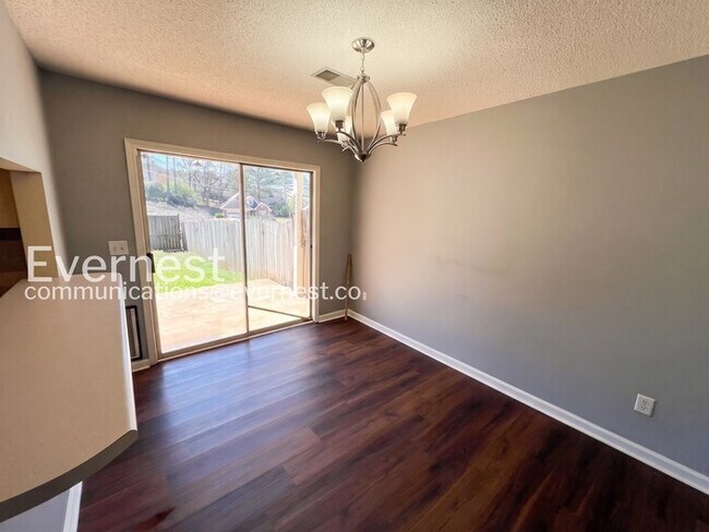 Foto del edificio - 5016 Cheshire Ct