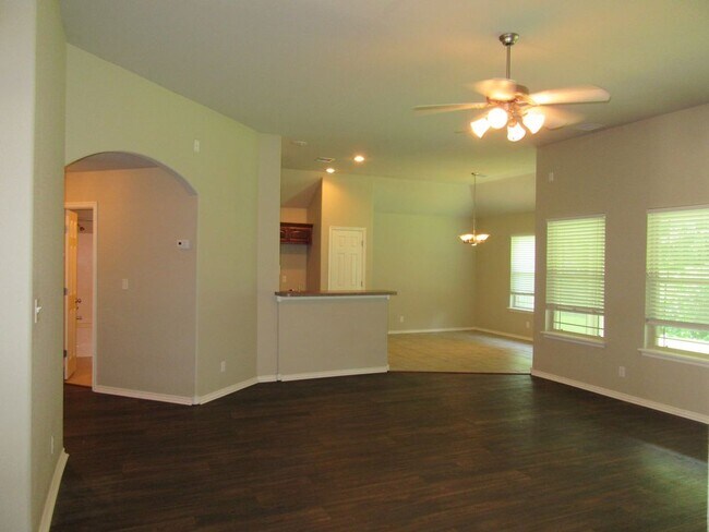 Building Photo - Lovely Home Backs to Beautiful Greenbelt.
