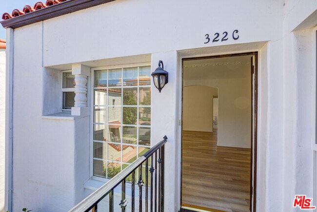 Building Photo - 322 S Reeves Dr