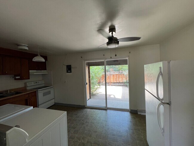 Building Photo - 4560 Everett Ct