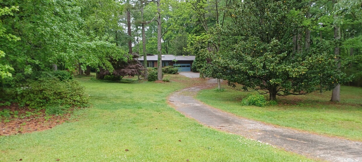 2910 Robertswood Dr, Powder Springs, GA 30127 House for Rent in