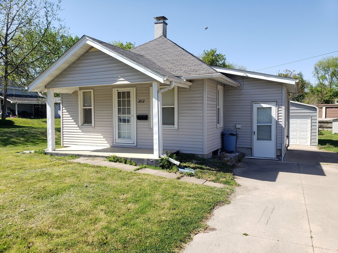 812 N 2nd Ave E, Newton, IA 50208 House Rental in Newton, IA