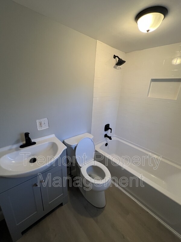 Building Photo - 1720 Portland St