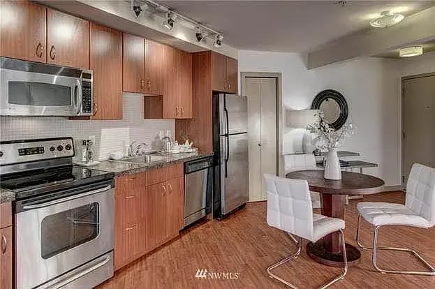 Foto del edificio - 103 Bellevue Ave E