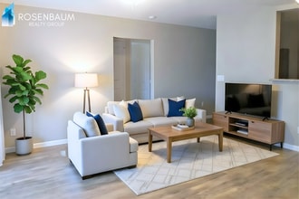 Building Photo - 3133 N Yavapai Rd E