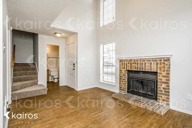 Building Photo - 816 Courtenay
