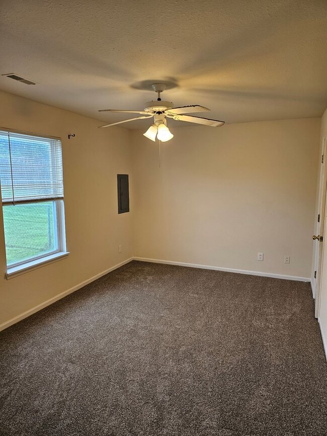 Building Photo - 4409-11 Derby Ridge Dr