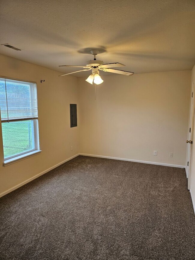 Foto del edificio - 4409 Derby Ridge Dr