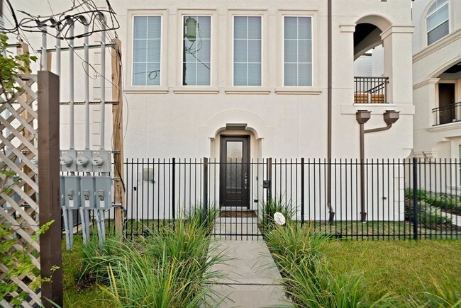 Building Photo - 2720 Freund St