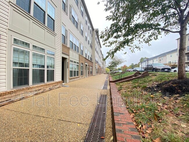 Building Photo - 14823 Chrysler Ct