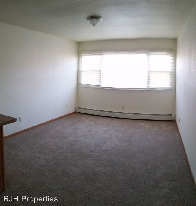 Building Photo - 4801 W Hampton Ave