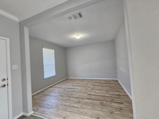 Building Photo - 3108 Claymore St