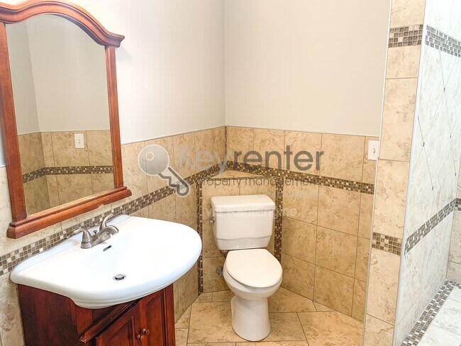 Building Photo - 115 Larchmont Ave