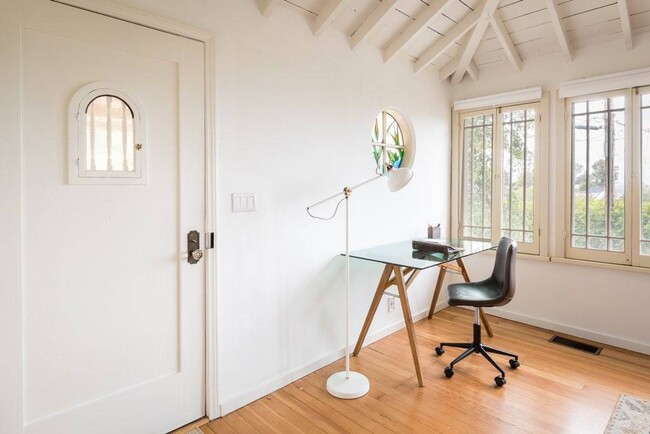 Foto del edificio - 11588 Laurelcrest Dr