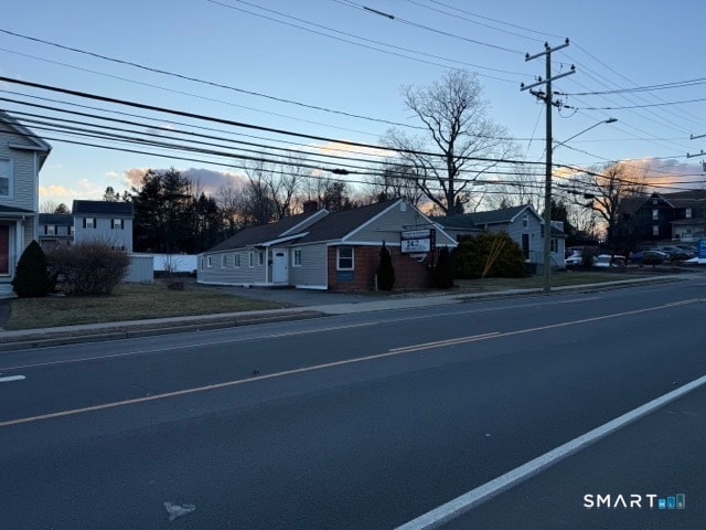 Building Photo - 615 E Main St