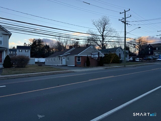 Foto del edificio - 615 E Main St