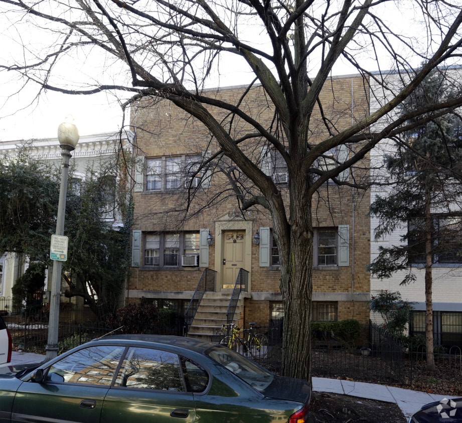 Primary Photo - 119 D St SE