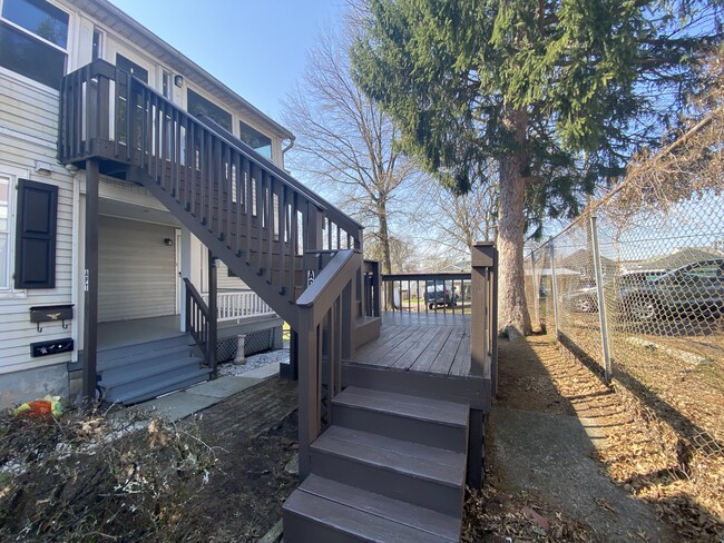 Your own deck - 1003 Vine St