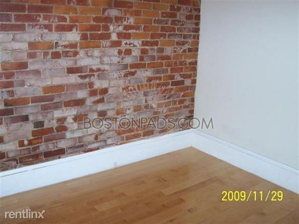 Building Photo - 363 Adams St