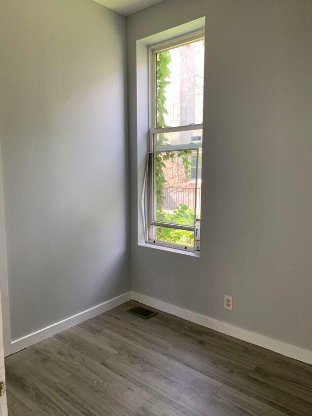 Building Photo - 1824 S Ridgeway Ave