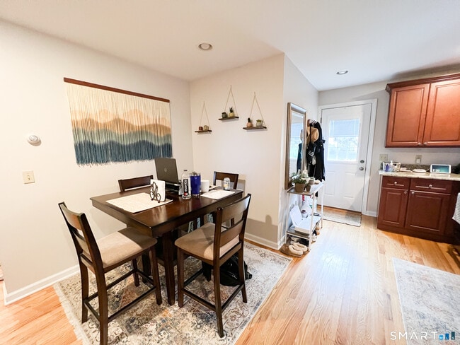 Building Photo - 156 W Main St