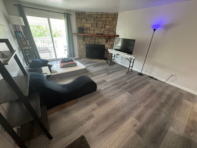 Foto del edificio - Spacious 2-Bed, 2-Bath Condo in the Heart ...