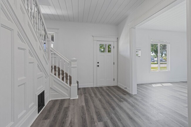 Foto del edificio - 5 Bed 2 Bath MODERN HERITAGE HOME